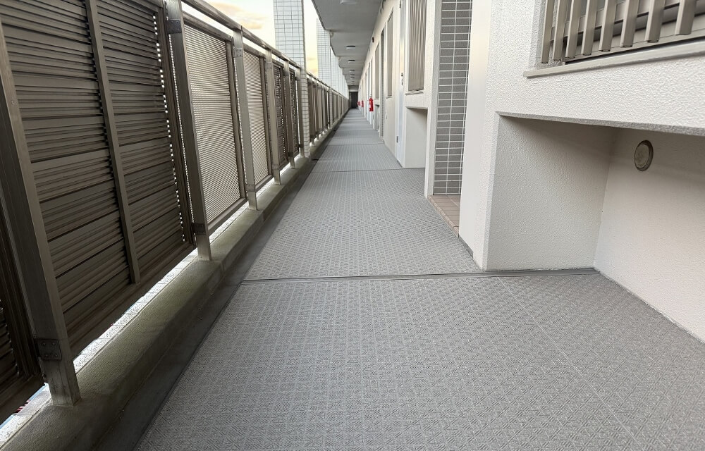 アイテックの床工事・長尺シート施工